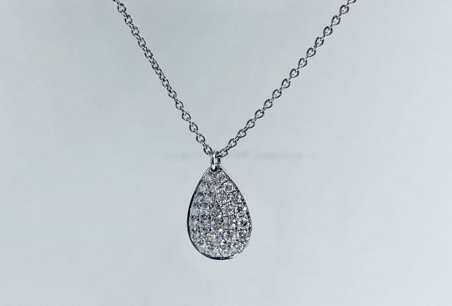 ETT-18KW 3.0g D-0.39ctw Pear Cluster Pendant