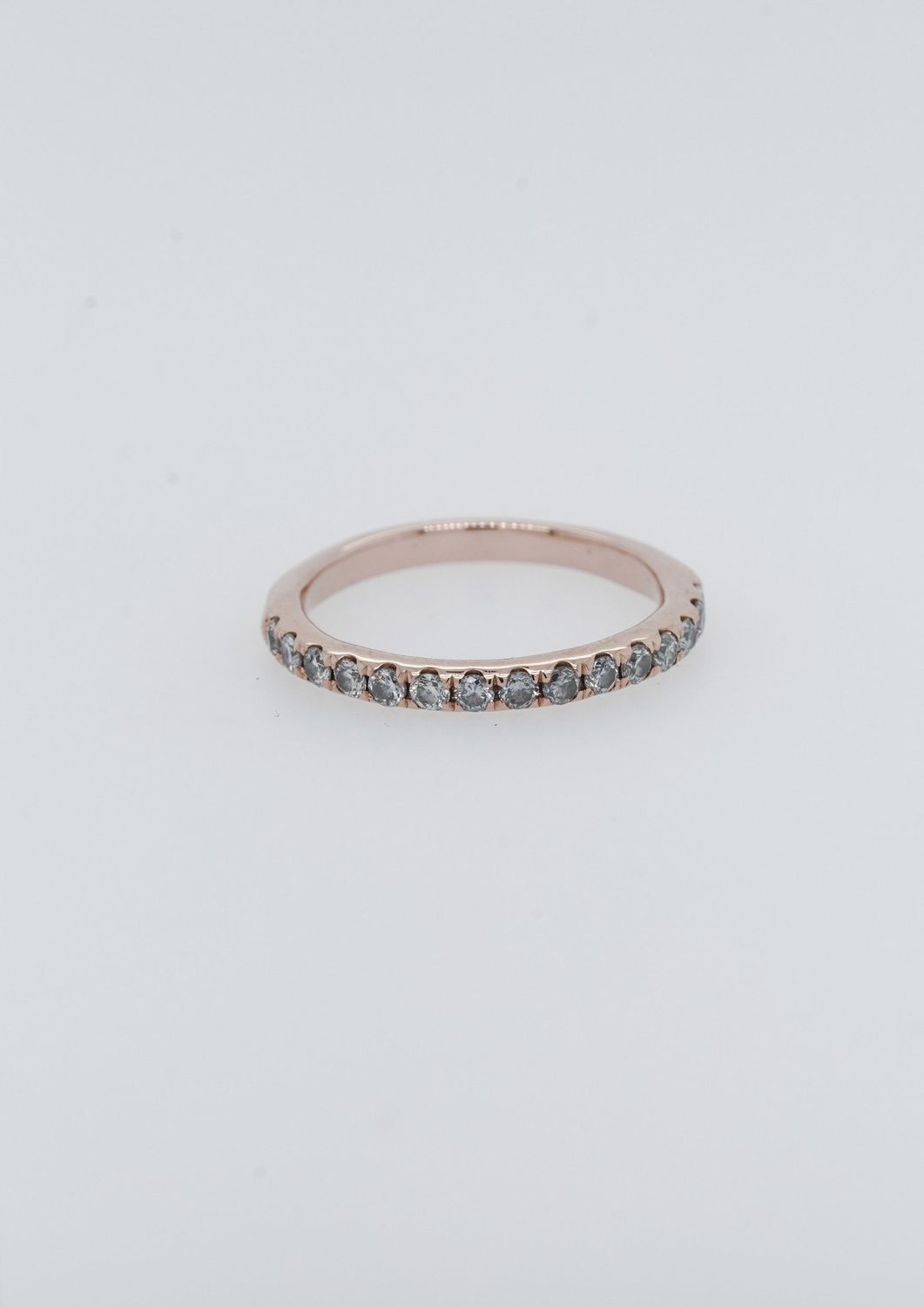 ABE-14KR 1.94g .40ctw Diamond Shared Prong Stackable Band (size 6)