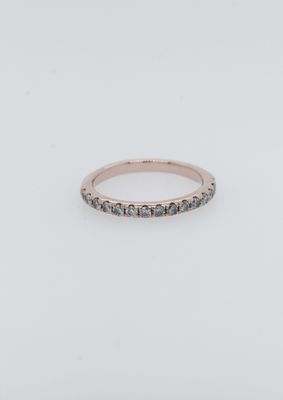 ABE-14KR 1.94g .40ctw Diamond Shared Prong Stackable Band (size 6)