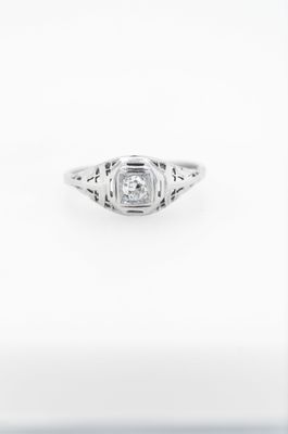 VBV-14KW 2.46g  .18ct J/SI1 Old European Cut Diamond Antique Ring (size 8)