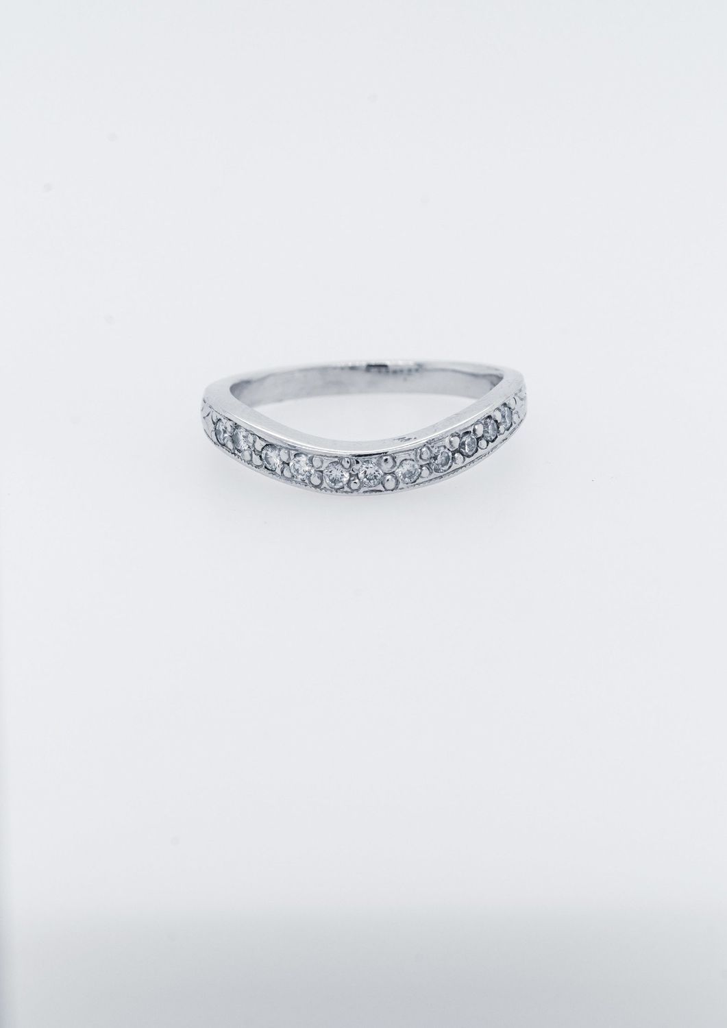 VTT-Platinum 4.4g .20ctw Diamond Contour Stackable Band (size 5.5)