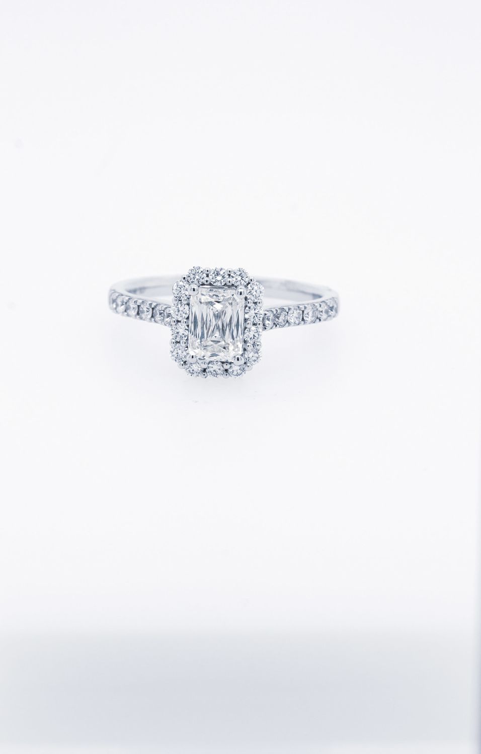 NNTT-18KW 3.4g 1.46ctw (0.99ctr) J/SI1 Criss Cut Diamond Halo Engagement Ring (size 6.75)