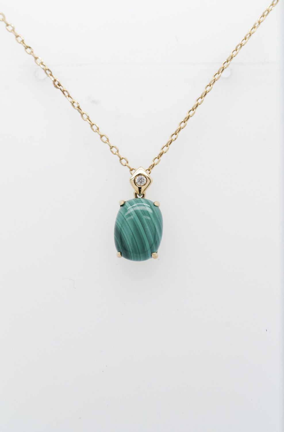 VDT-18KY 1.5g 1.99ctw Malachite &amp; Diamond Pendant 18&quot;