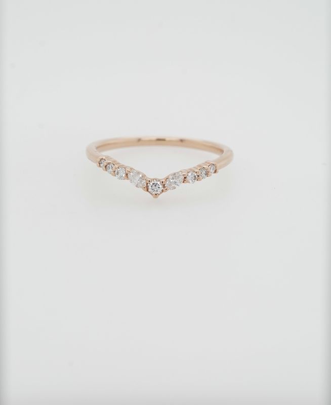 DAE-14KR 1.77g .20ctw Diamond Stackable V-Band (size 7.75)