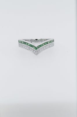 EETX-14KW 3.62g .21ctw Diamond .42ctw Tsavorite Garnet Contour Stackable Band (size 6.75)