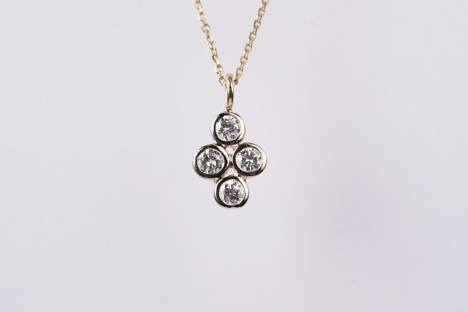 ANTX-14KY 2.56g .50ctw Diamond Bezel Pendant 18&quot;