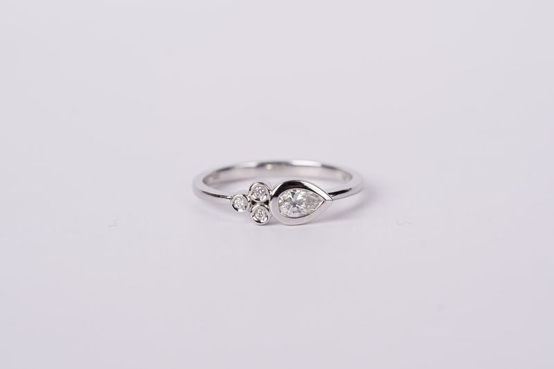 ATD-14KW 2.3g .33ct (0.25ctr) I/VS2 Pear Diamond Fashion Ring (size 7)