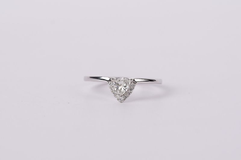 ETTX-14KW 2.0g .33ctw (0.26ctr) I/SI1 Trillion Diamond Fashion Ring (size 6.75)