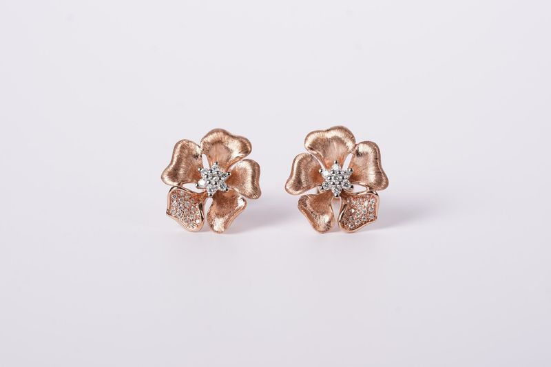 NTB-14KR 2.45g .18ctw Diamond Flower Stud Earrings