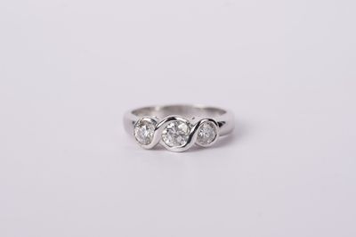14KW 3.9g 1.00ctw Diamond 3-Stone Ring (size 6.5)