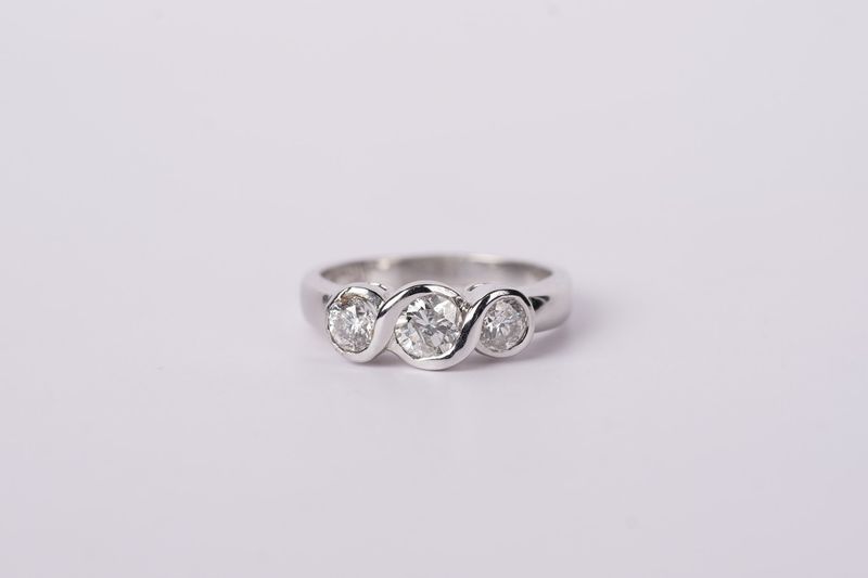 14KW 3.9g 1.00ctw Diamond 3-Stone Ring (size 6.5)