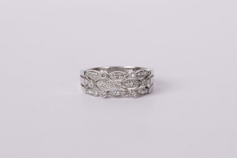 14KW 5.2g .25ctw Diamond Fashion Band (size 7)