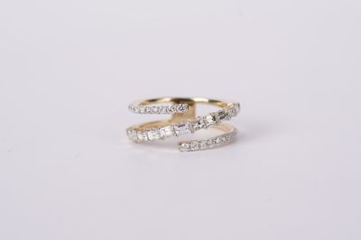 RRI-14KY 4.3g 1.21ctw Baguette &amp; Round Diamond Fashion Ring (size 7.5)