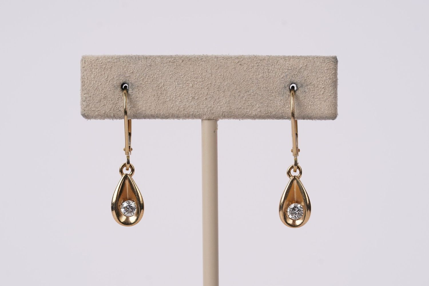 IEX-14KY 2.3g .20ctw Diamond Dangle Earrings