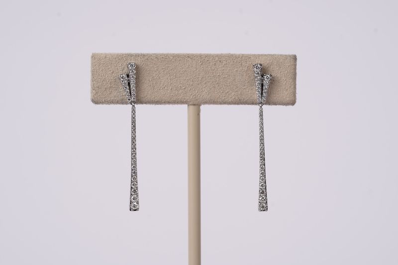 EETX-14KW 2.9g .37ctw Diamond Dangle Earrings