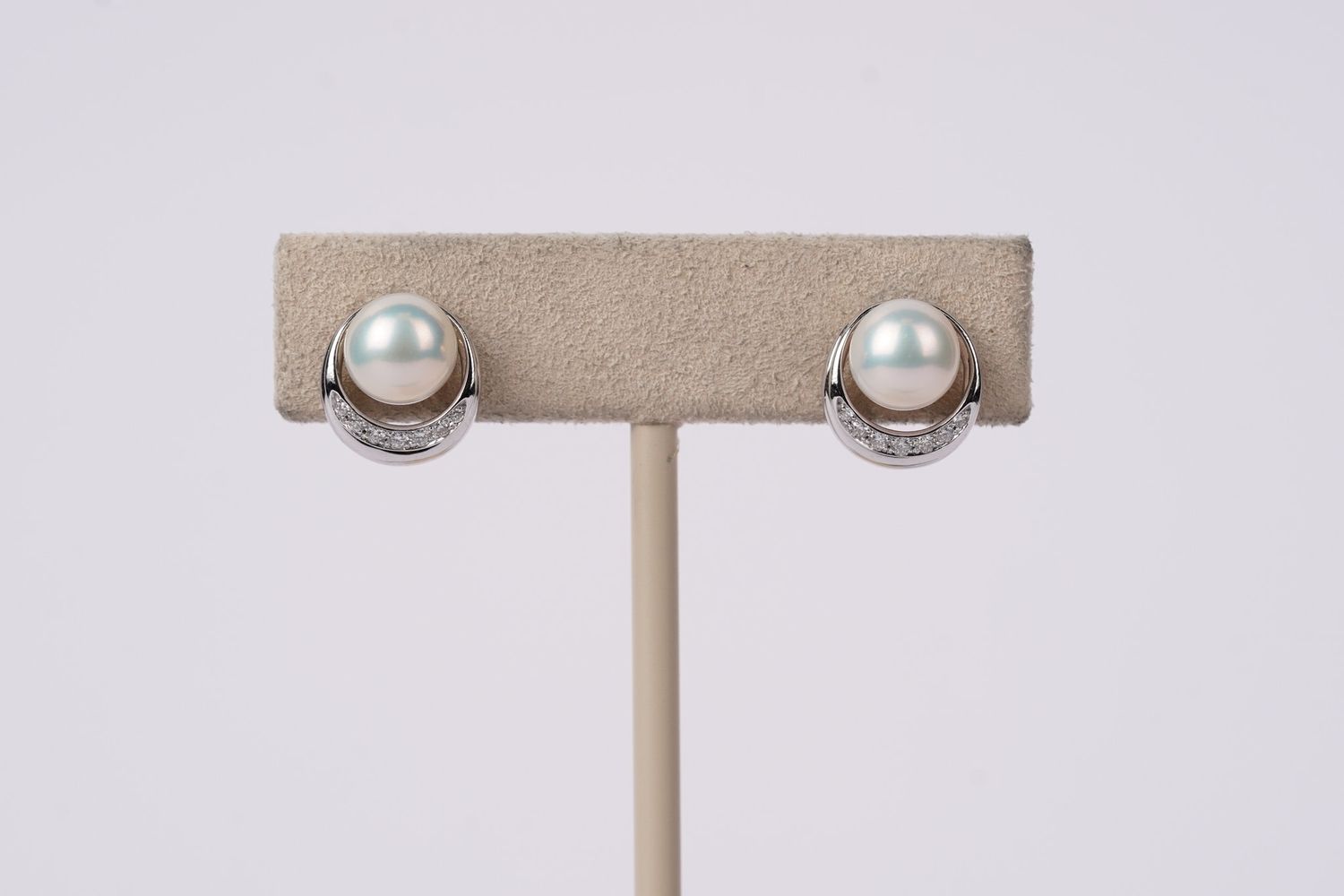 ALT- 18KW 3.3g 7-7.5mm Pearl .12ctw Diamond Stud Earrings