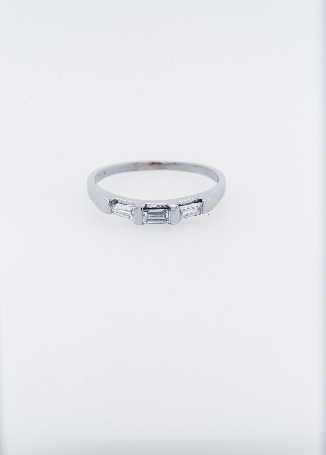 VET- 14KW 1.8g .33ctw Baguette Diamond Stackable Band (size 7.25)