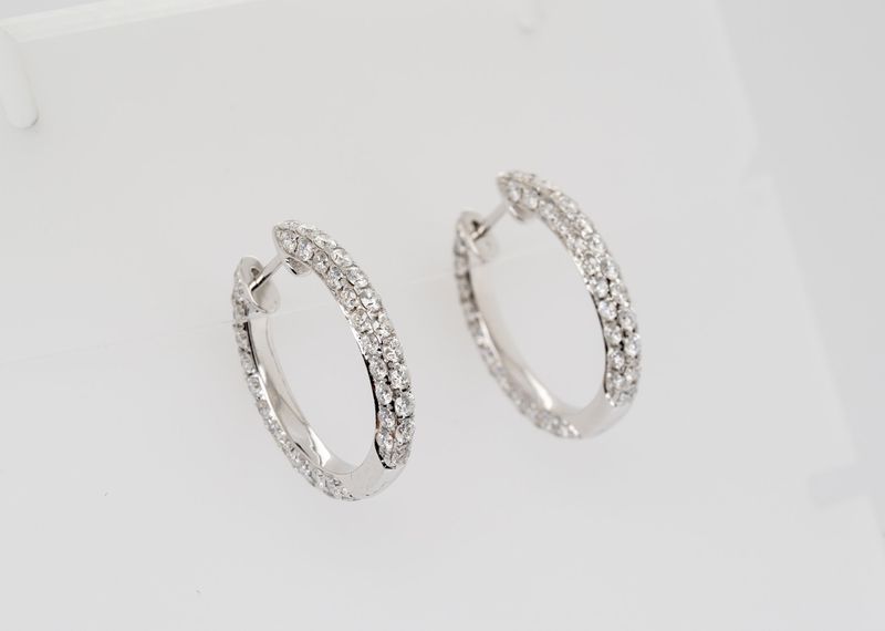 DVNT-18KW 5.9g 3.79ctw Diamond Inside Out Hoop Earrings