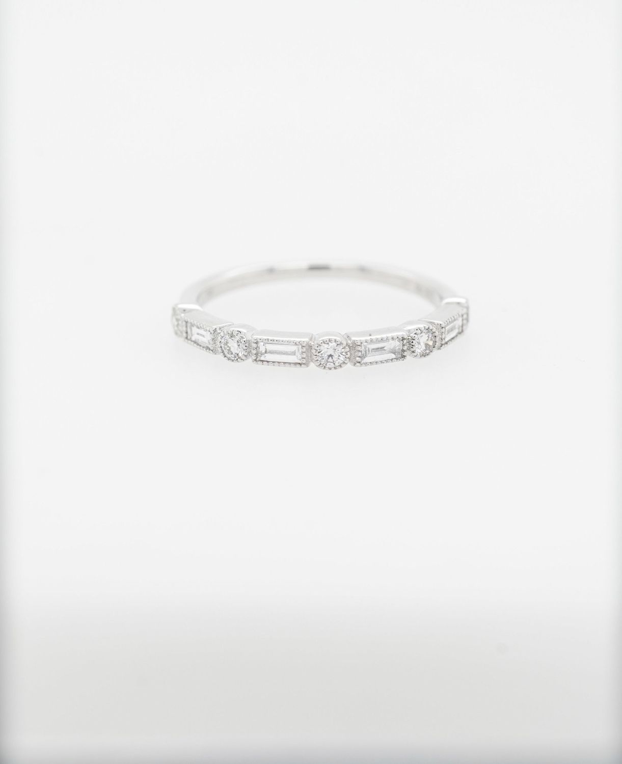 DADX-18KW 1.9g .33ctw Diamond Stackable Band (size 6.5)