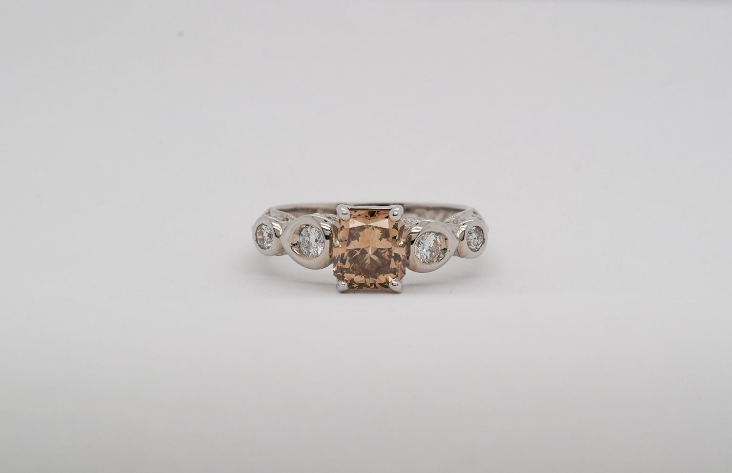AITT- 18KW 5.32g 2.88ctw (2.04ctr) Fancy Brown/VS2 Radiant Diamond Engagement Ring (size 8)