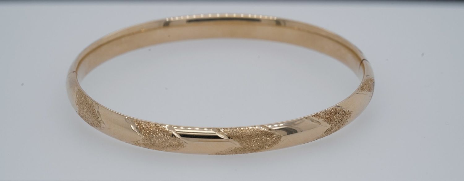 DERX- 14KY 9.10g Textured Bangle Bracelet 6.5mm