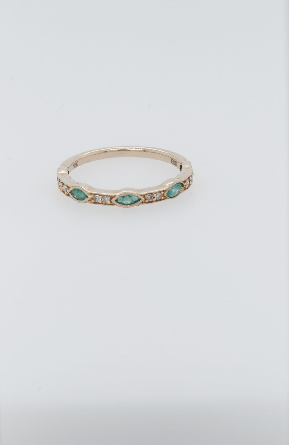 ATE-10KY 1.7g .07ctw Diamond .50ctw Emerald Stackable Band (size 7)
