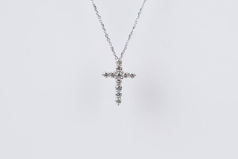 DRL- 14KW 2.22g .50ctw Diamond Cross Pendant 18&quot;