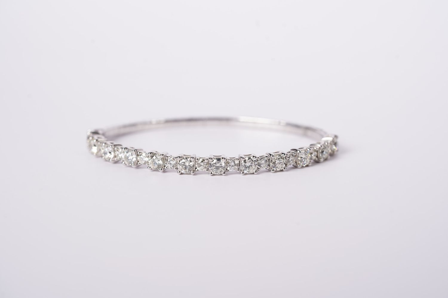 DELL- 14KW 14.90g 5.39ctw Diamond Flex Bangle