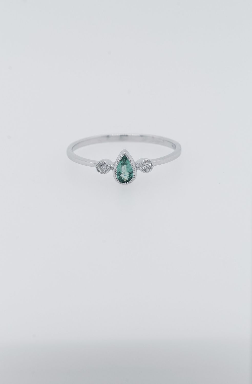 VVA- 14KW 1.27g .05ctw Diamond .16ct Emerald Fashion Ring (size 7)