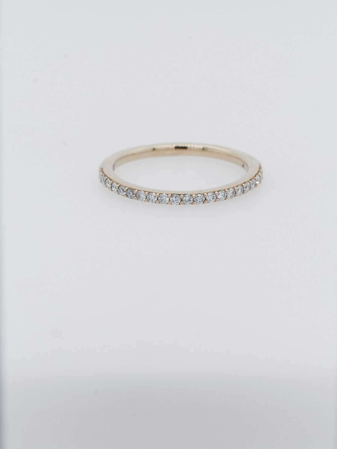 AAN- 14KY 1.8g .27ctw Diamond Shared Prong Stackable Band (size 7.25)