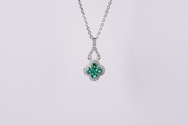 NIL 14/18KW 2.71g .12ctw Diamond .20ctw Emerald Halo Necklace 16-18&quot;