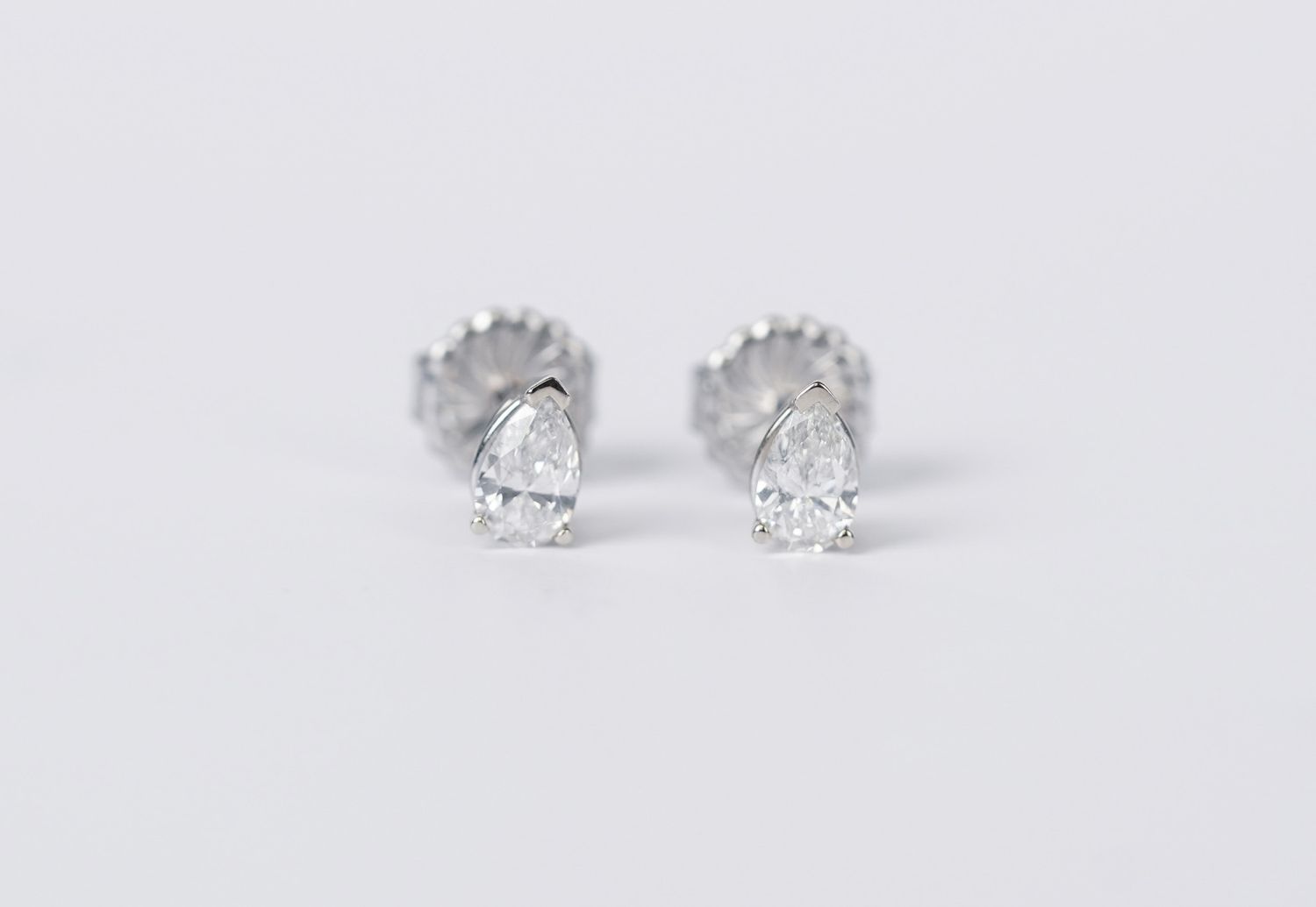 VATT- 14KW 1.43g 1.08ctw E-F/VS-SI Pear Diamond Stud Earrings
