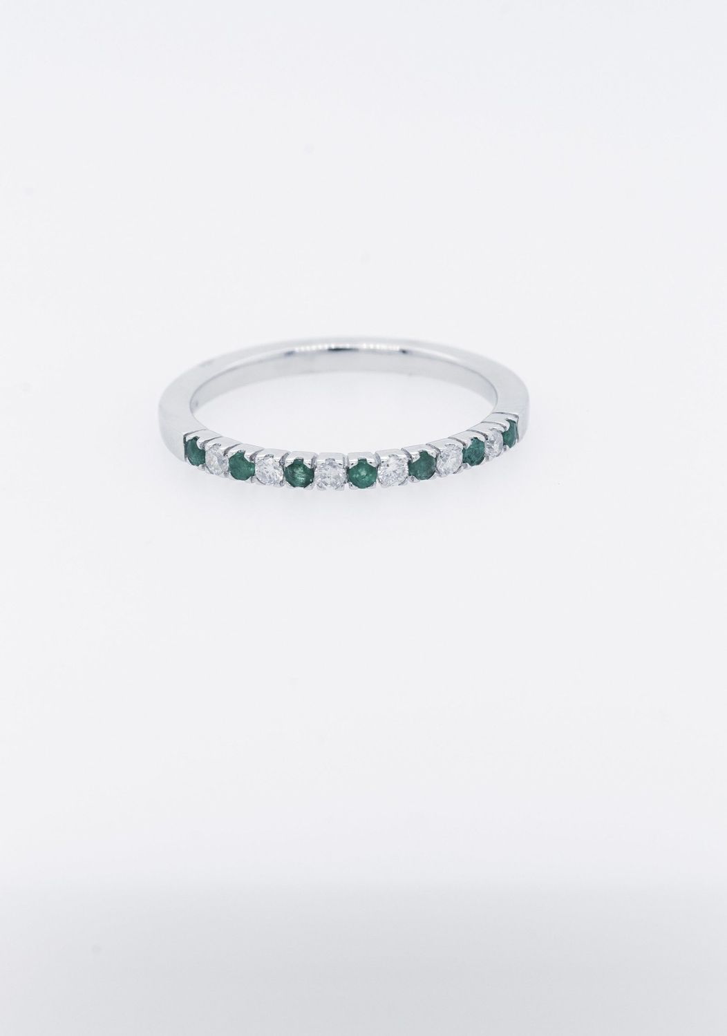 AVE- 14KW 2.21g .16ctw Diamond .16ctw Emerald Stackable Band (size 7)