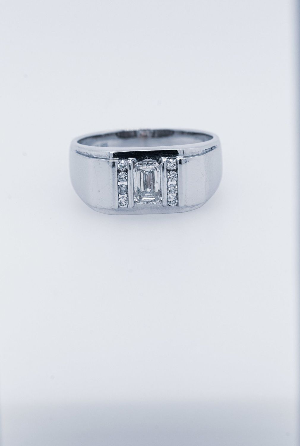 VVTT- 14KW 8.55g 1.14ctw Emerald &amp; Round Diamond Men&#39;s Wedding Band (size 10.5)