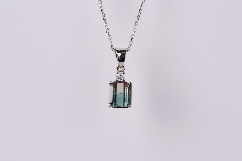 EDT- 14KW 3.00g 1.88ctw Bi-Color Tourmaline &amp; Diamond Pendant 18"