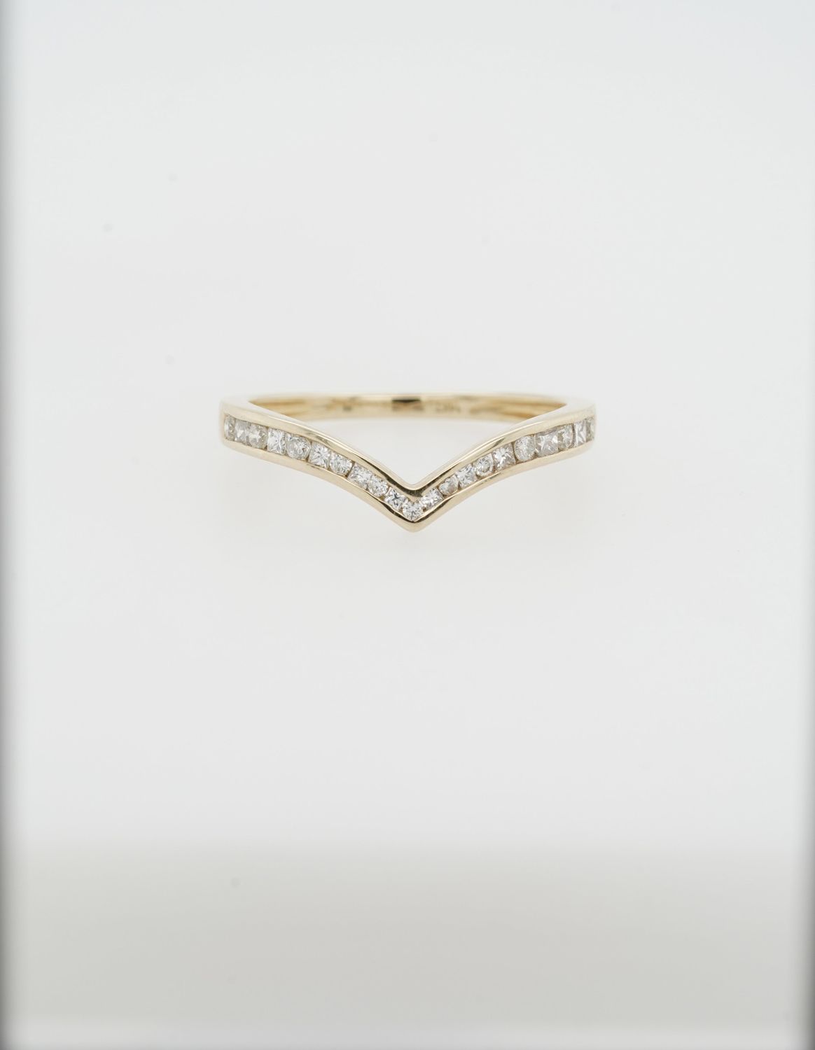 ADT- 14KY 1.9g .30ctw Diamond Stackable V-Band (size 7)