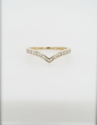 ADT- 14KY 1.9g .30ctw Diamond Stackable V-Band (size 7)