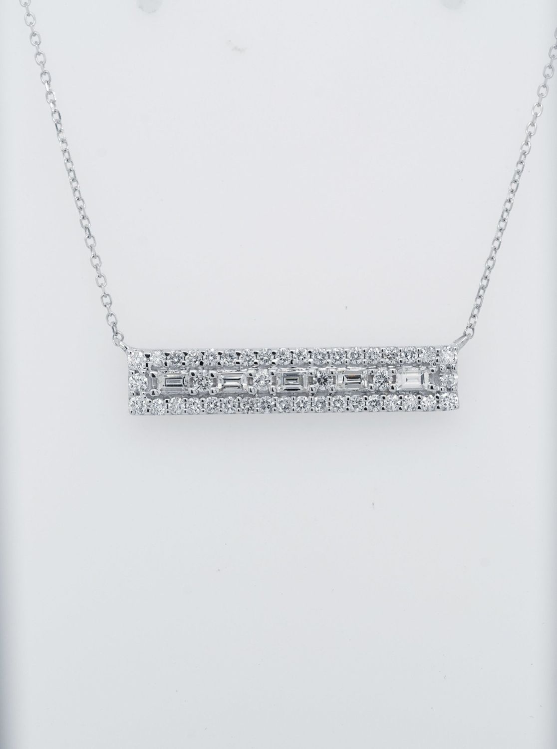 DII- 14KW 3.21g .73ctw Baguette &amp; Round Diamond Bar Necklace 18&quot;