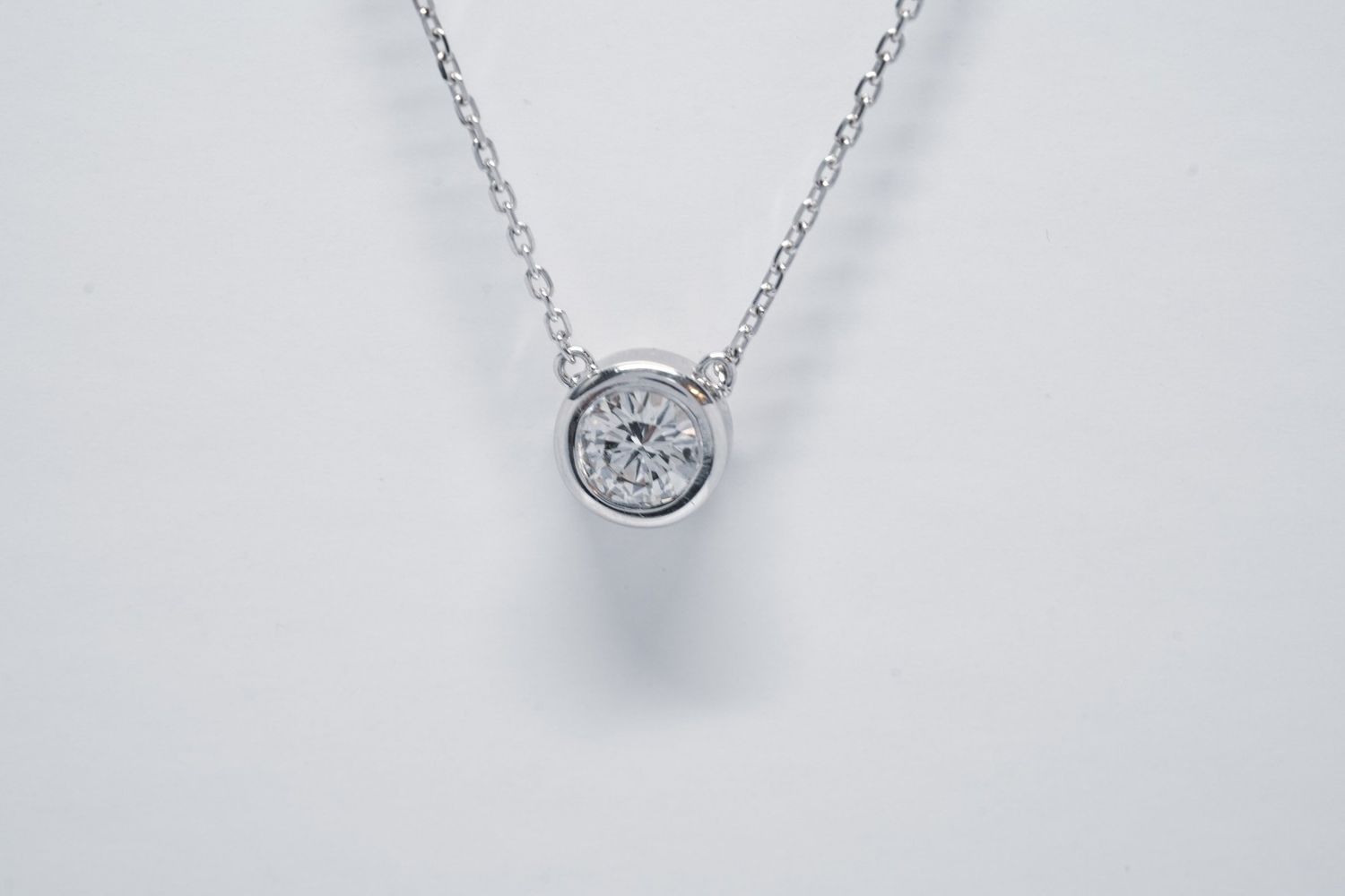 ADTT- 14KW 3.85g 1.00ct I/SI2 Round Diamond Bezel Set Solitaire Pendant 16&quot;