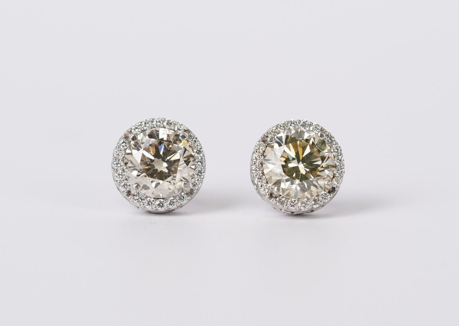 ATTPT- 14KW 5.26g 6.40ctw Round Diamond Halo Stud Earrings
