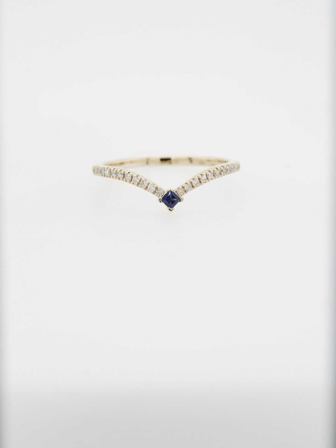 VBT- 14KY 1.4g .21ctw Diamond &amp; Sapphire Stackable V-Band (size 7)