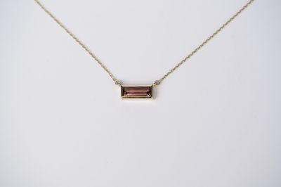 ETT- 14KY 3.75g 1.06ct Baguette Pink Tourmaline Bezel Set Pendant 18&quot;