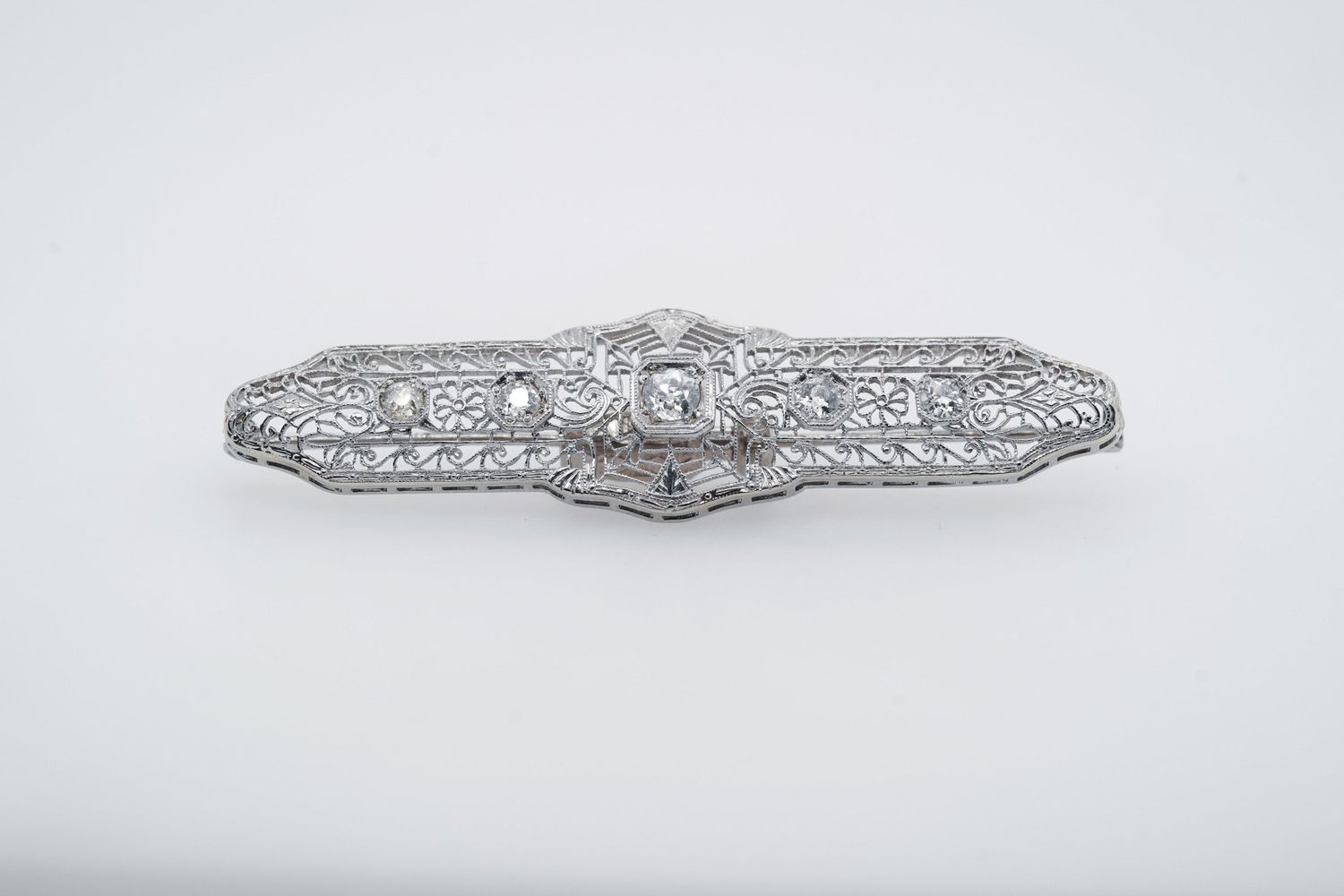 EET- 18KW 6.52g .75ctw Diamond Antique Pin