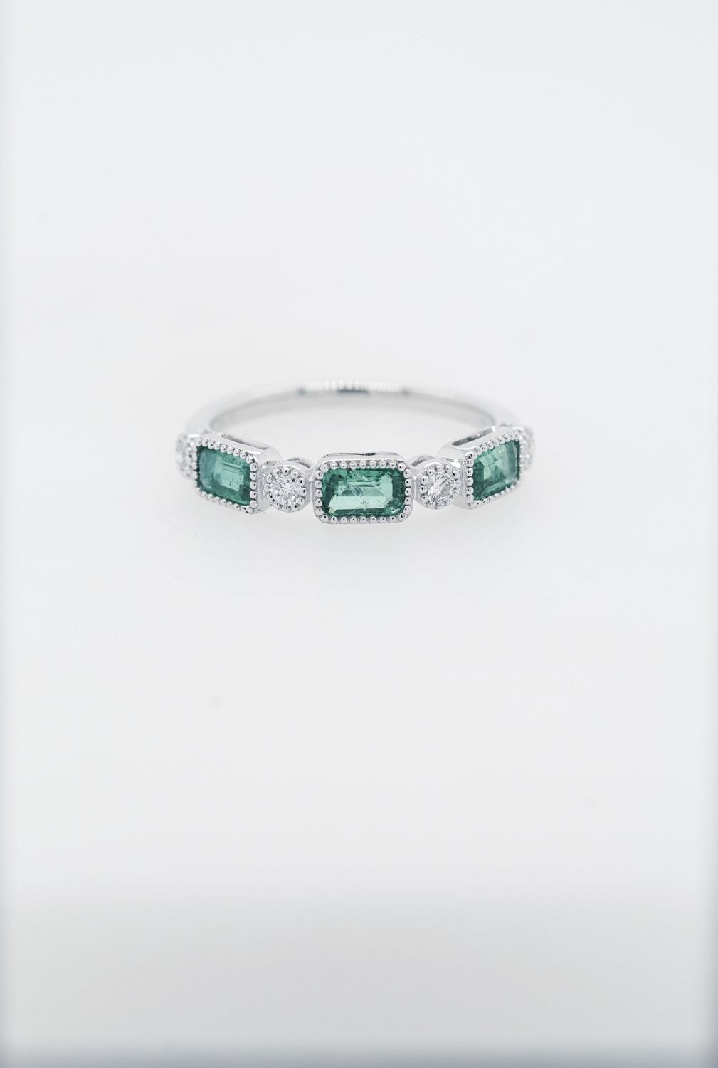 LRD- 18KW 2.63g .83ctw Emerald &amp; Diamond Stackable Band (size 6.5)