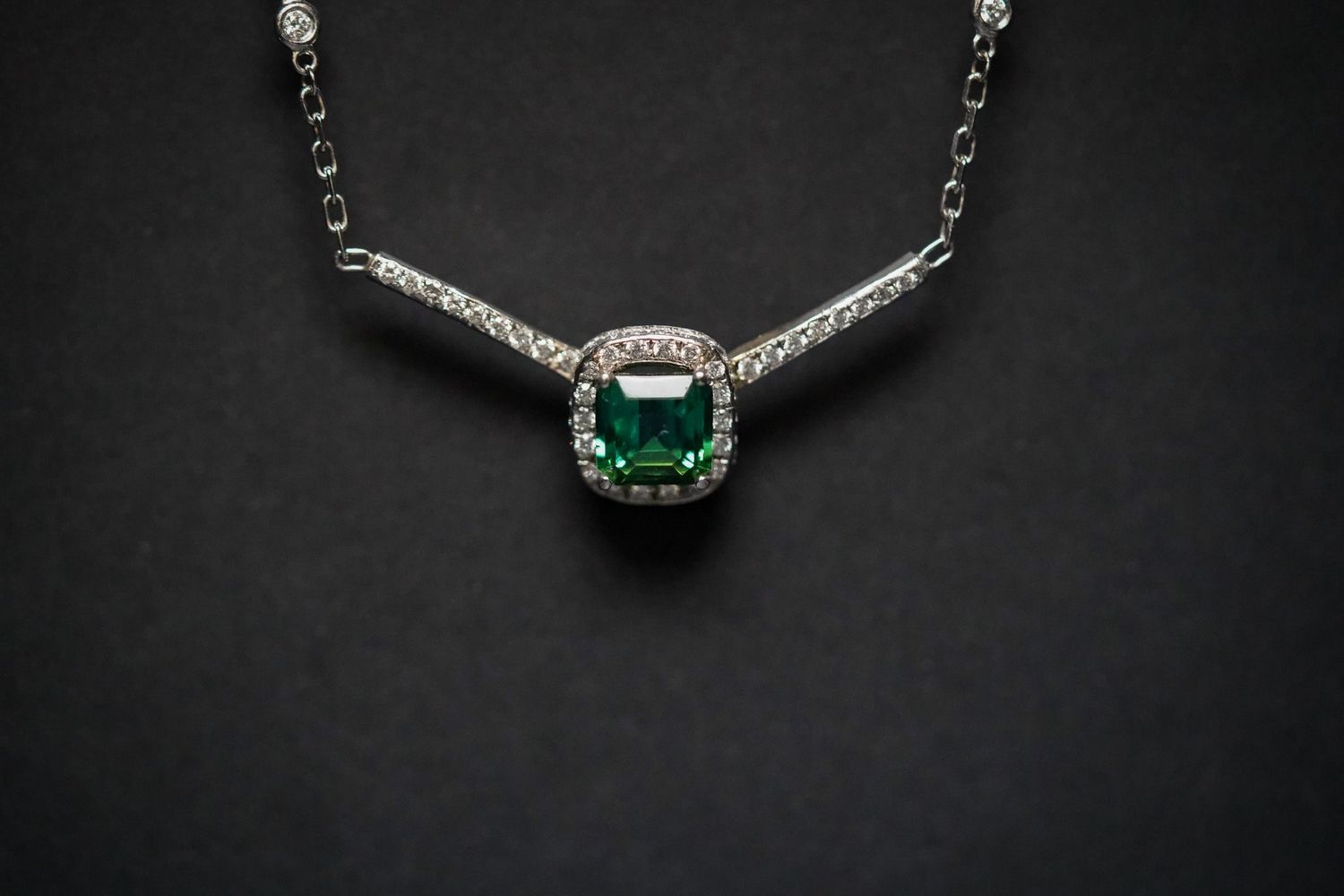 ETTX- Platinum/14KW 6.25g 2.40ctw (2.05ctr) Tsavorite Garnet Halo Pendant 18&quot;
