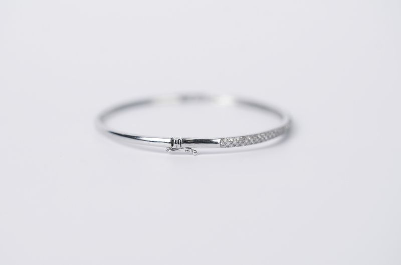 DET- 14KW 6.95g 1.40ctw Diamond Pave Open Bangle Bracelet