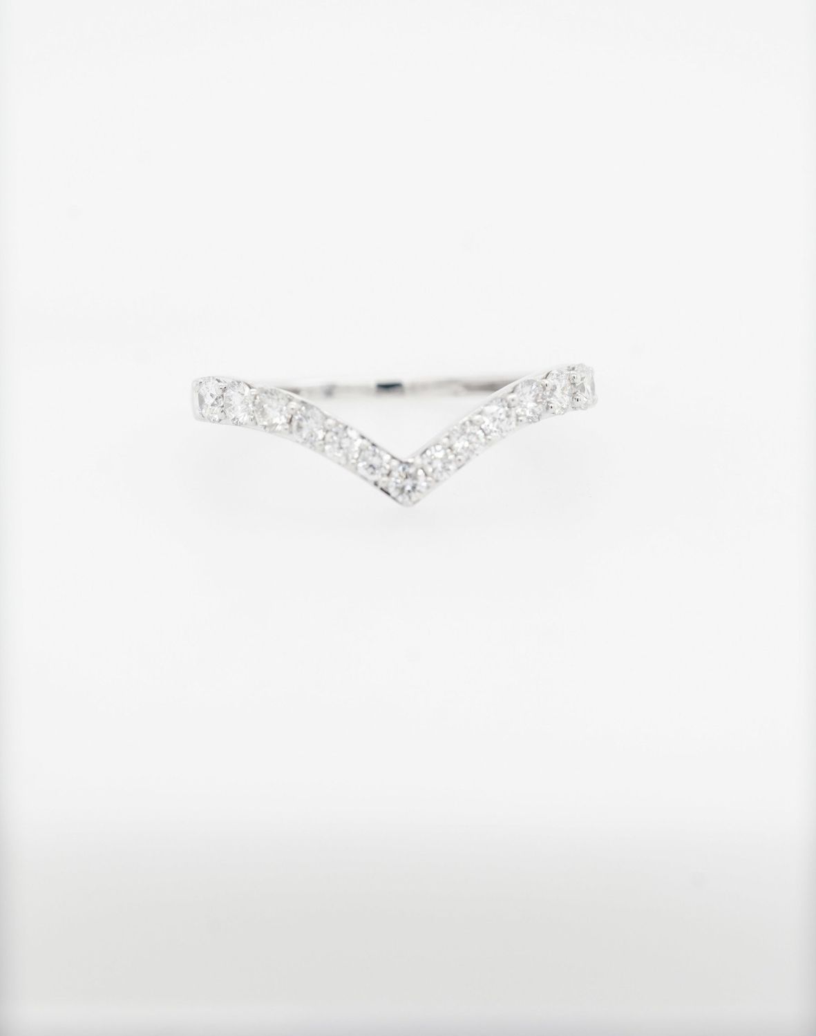 NLI- 14KW 2.19g .58ctw Diamond Stackable V-Band (size 7)