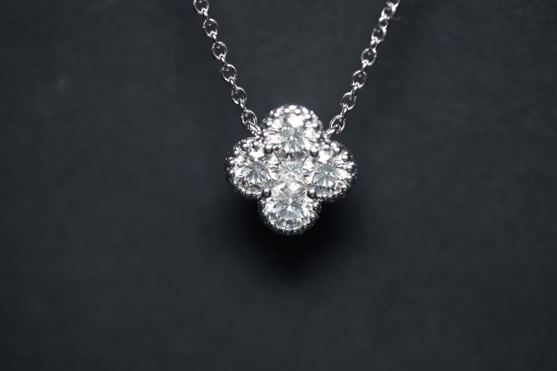 RTIX- 18KW 2.43g .46ctw Diamond Clover Pendant 16-18&quot;