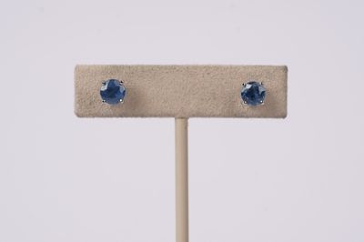 NTTX- 18KW 2.03g 1.77ctw Blue Sapphire Stud Earrings