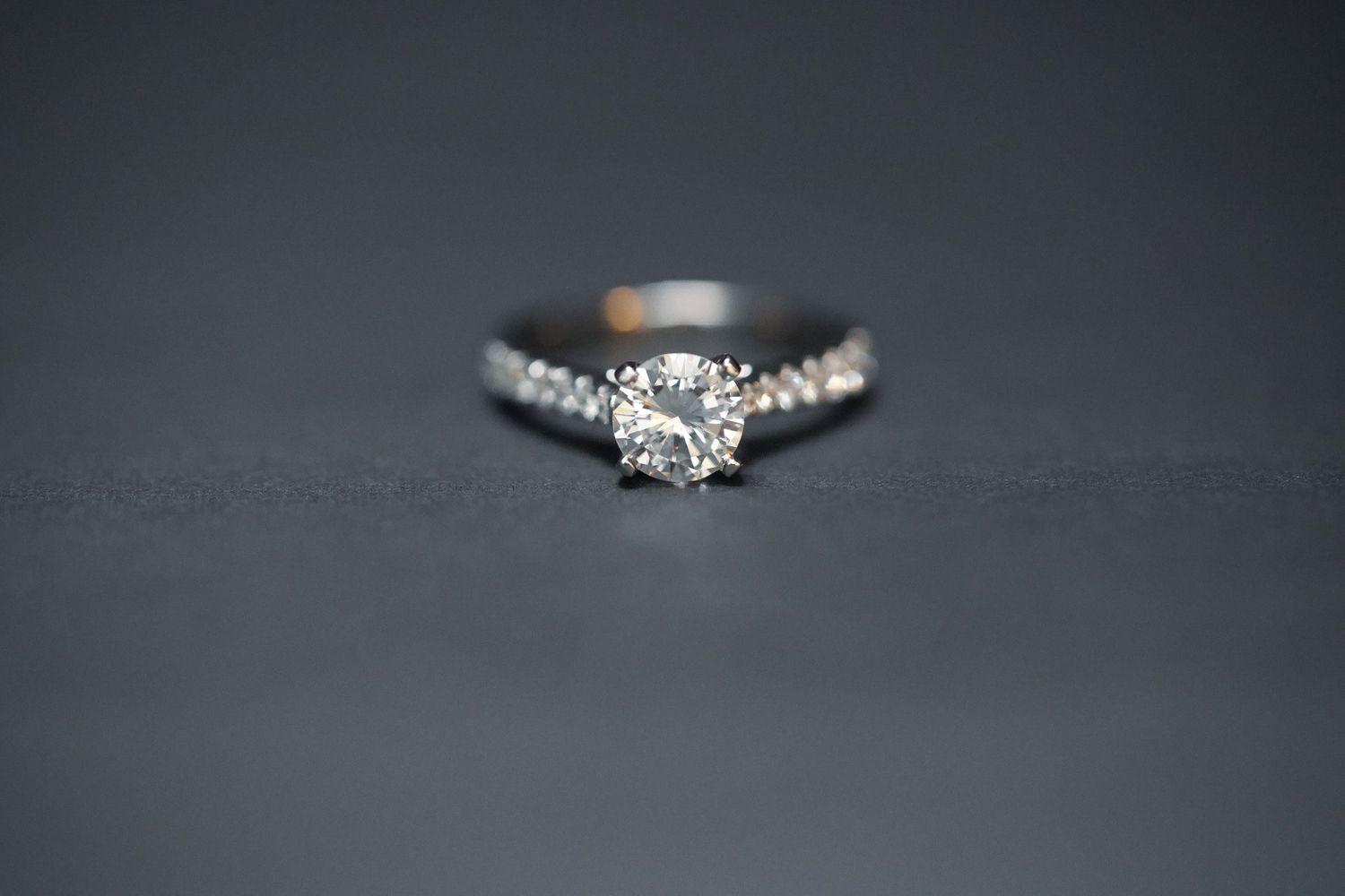 ABII- 18KW 4.03g 1.49ctw (1.10ctr) J/SI1 Round Diamond Engagement Ring (size 6.5)